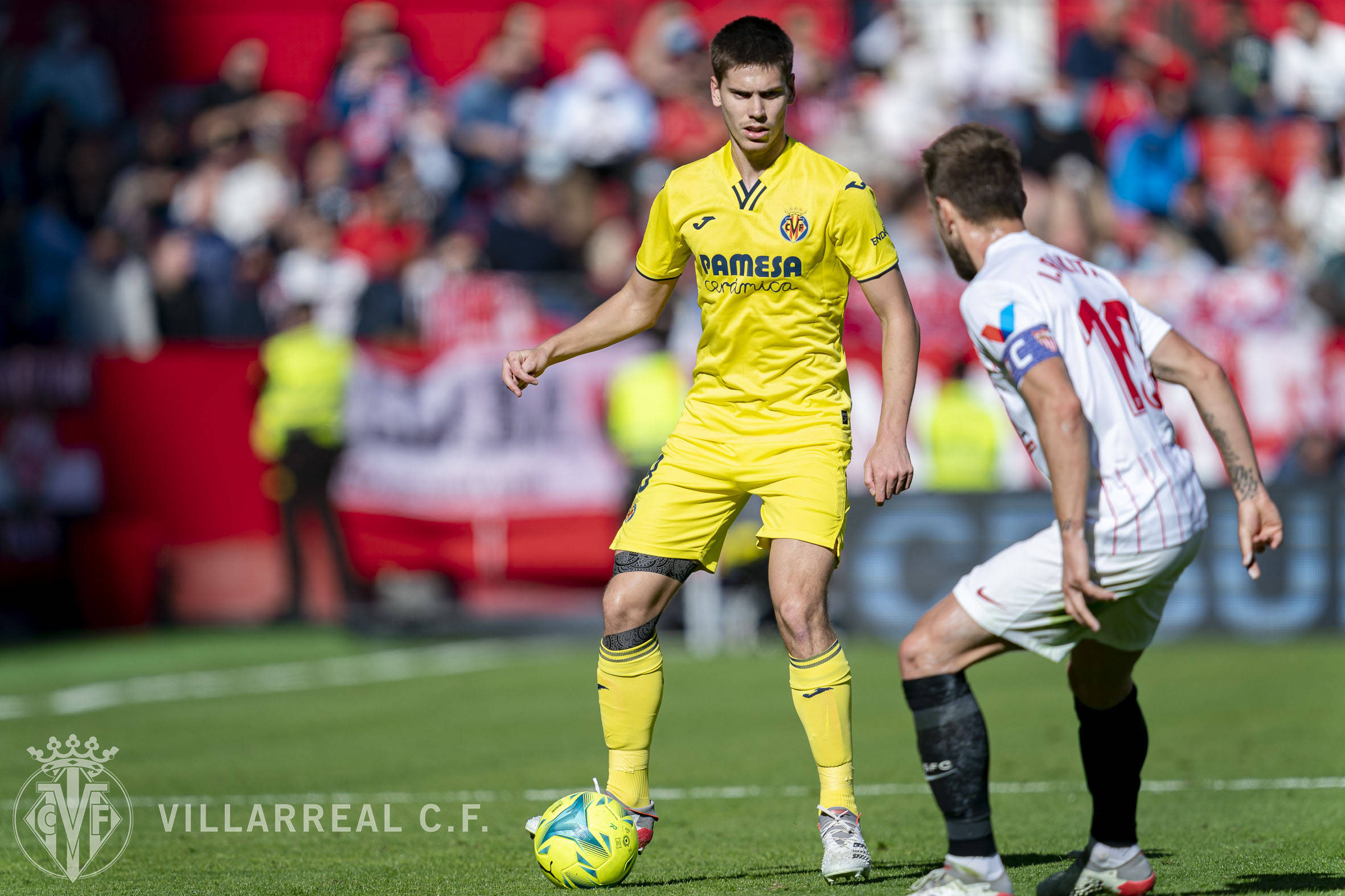 九游体育下载-比利亚雷亚尔训练开放日，今夜官宣签约引欢呼，欧冠在即，球探报告显示潜力