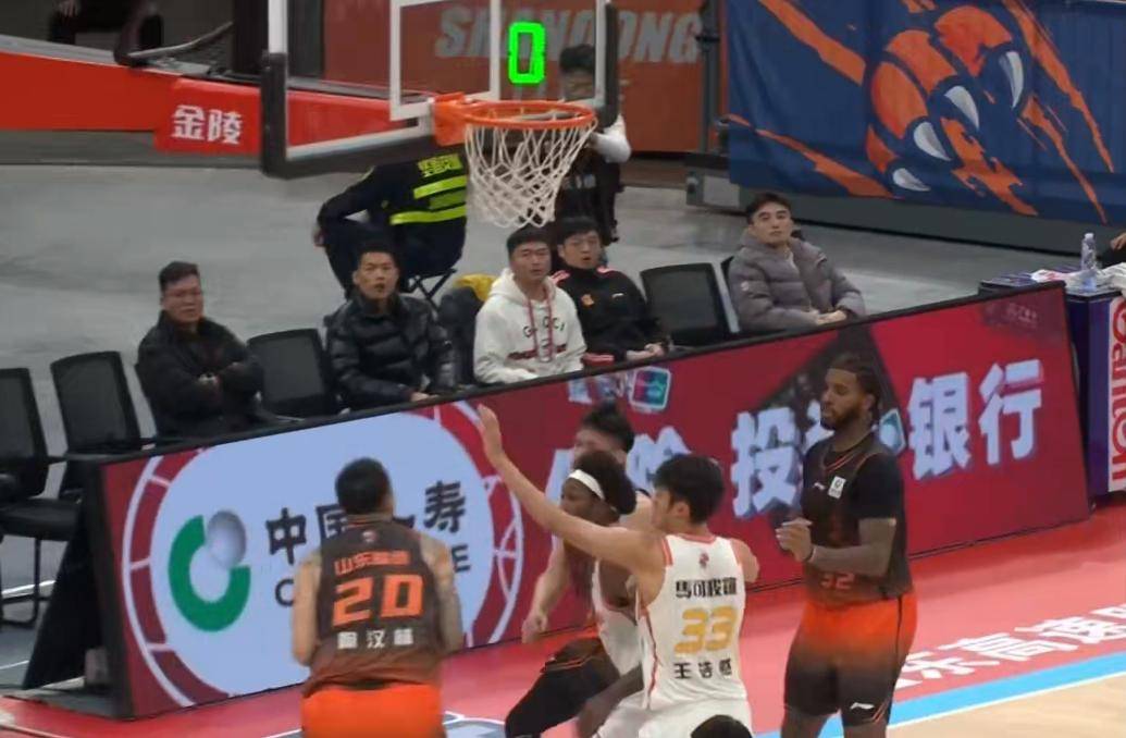 九游体育官方网站-赛地聚焦：CBA常规赛国际比赛日热度飙升；山东男篮强势反弹；管理层满意；身体对抗强度拉满的简单介绍